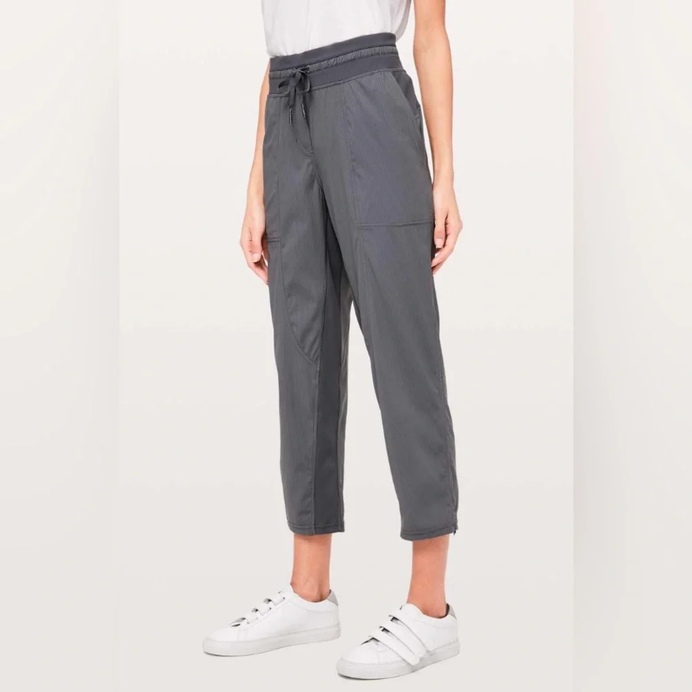 LULULEMON 6 Dance Studio CROP Joggers